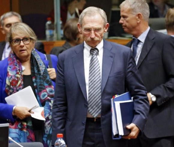 El húngaro Pinter Sandor (centro) asiste a la reunión de los ministros Interior de la UE, en Bruselas. Foto: EFE