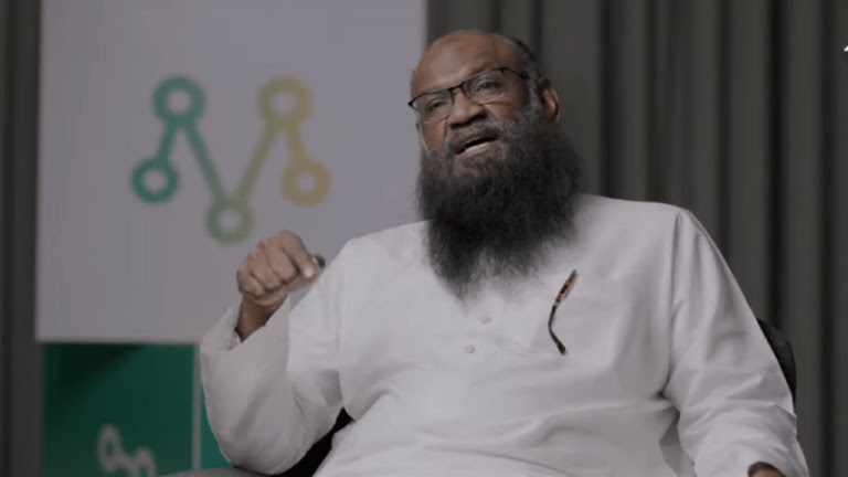 فيديو.. الشيخ عادل الكلباني يرفض تقديم النصيحة لشخص ملحد في مكة
