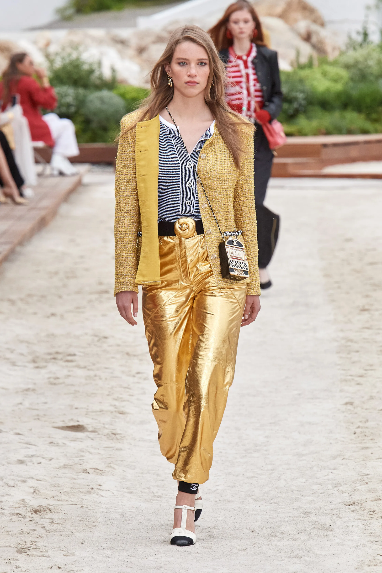 La raya de lado en el desfile de Chanel