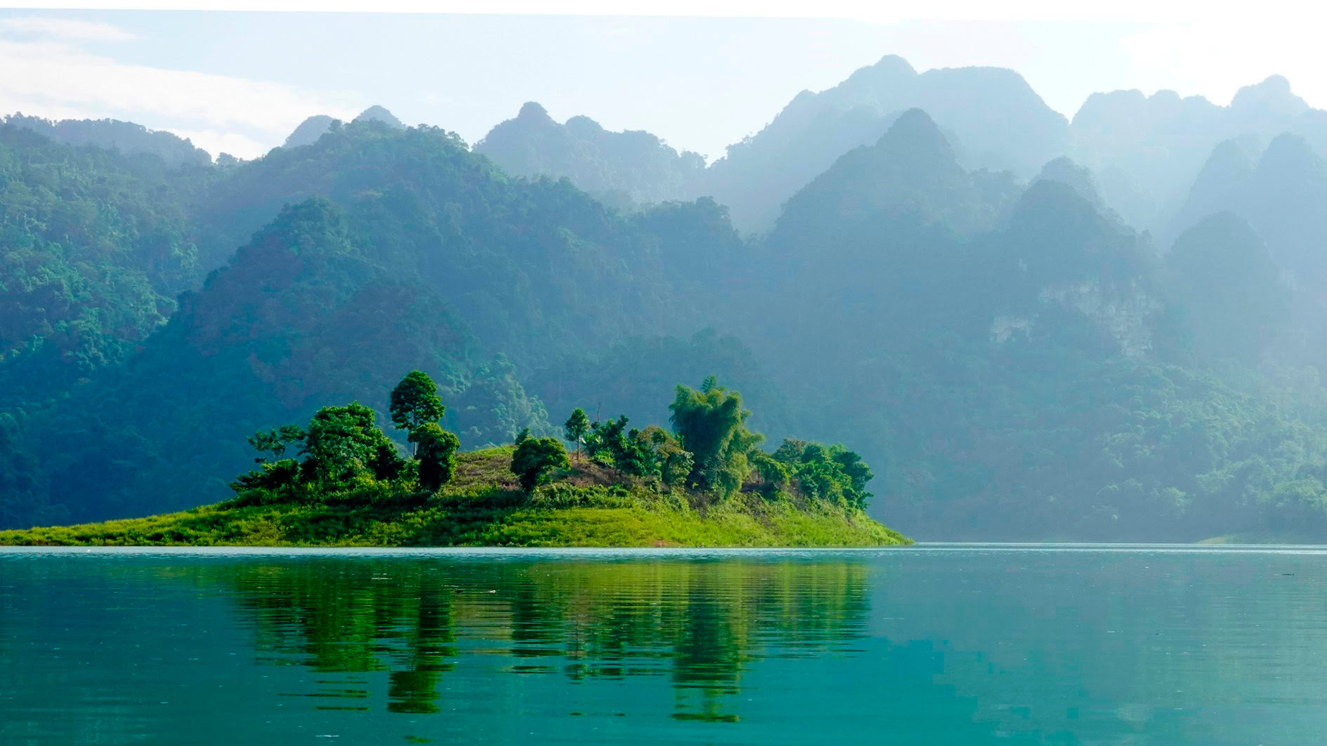 Hồ nước ngọt nhân tạo lớn nhất Tuyên Quang hiện ra đẹp như phim, có ngọn thác đổ, rừng nguyên sinh - Ảnh 2.