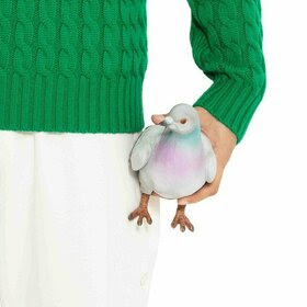 Bolsa em formato de pombo de rua é o novo acessório de luxo da moda