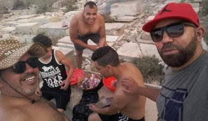 Tunisia: Muslims hold a barbeque in a Jewish cemetery