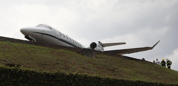 Avião sai da pista no aeroporto de Congonhas