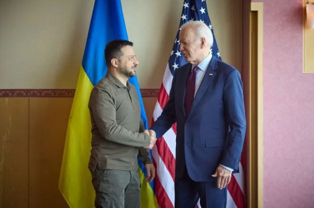 الرئيس الأمريكي يتعهد بمساعدات عسكرية أخرى لأوكرانيا