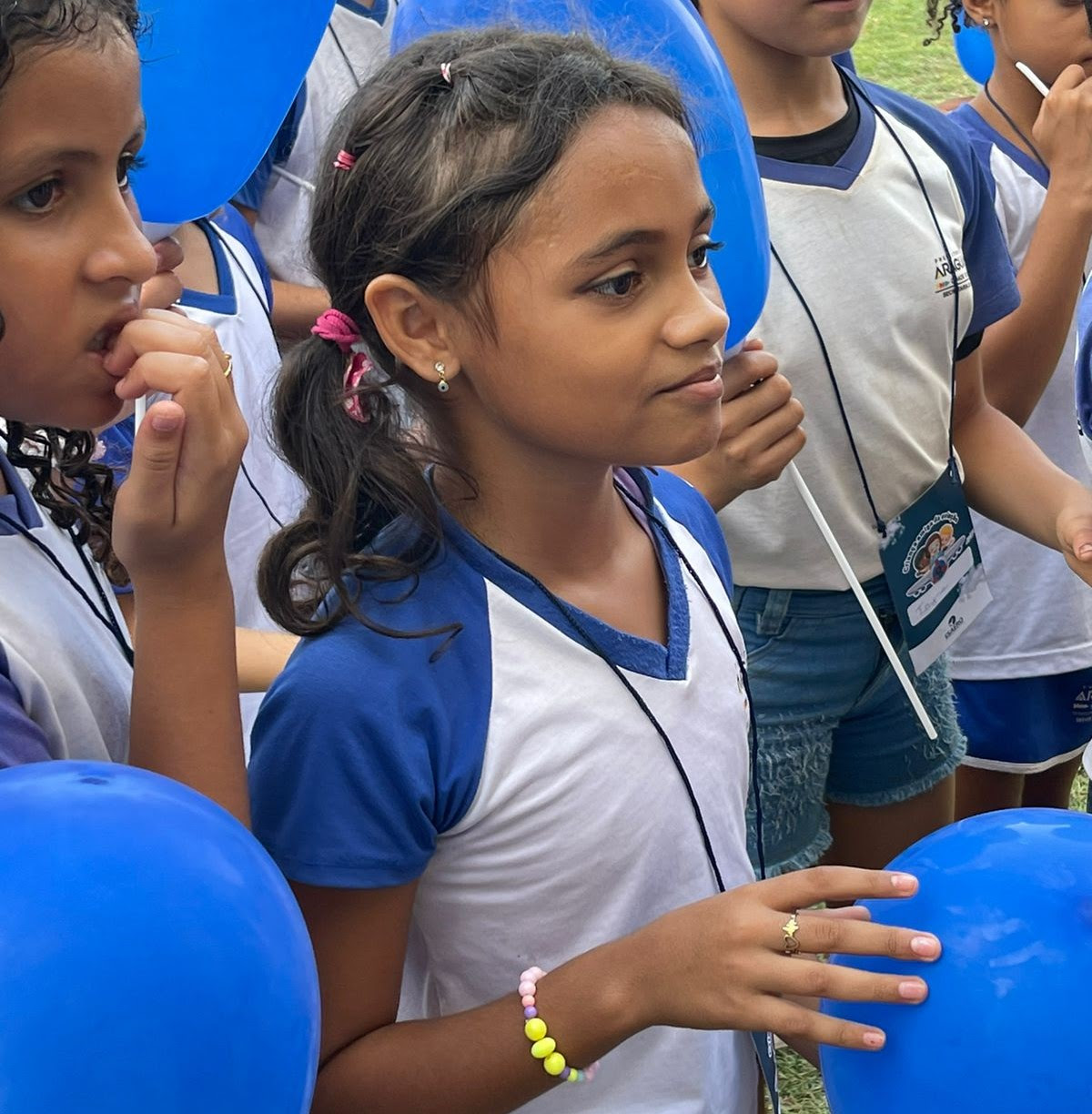 “Gostei muito de ver ele pousando, porque eu achei que era diferente. Eu achei que tinha um vento bem forte que empurrava o avião para trás”, comentou a aluna da Escola Municipal Joaquim Sabino, Jamyle de Sá Ferreira