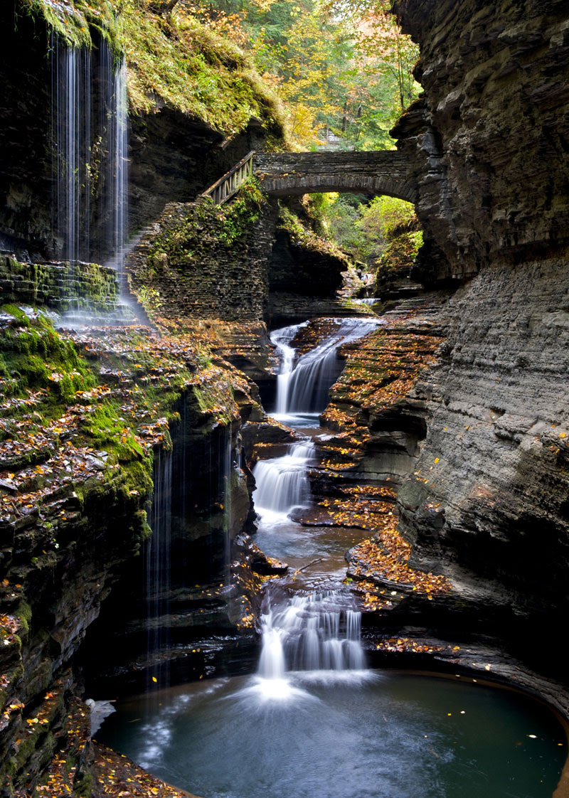 watkins-glen-gorge-rainbow-bridge-new-york