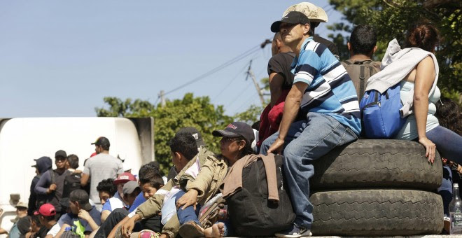 Una segunda caravana formada por unos 600 migrantes salvadoreños, entre ellos niños y mujeres / EFE