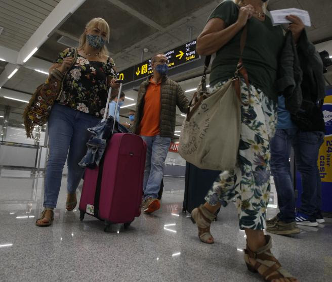 Llegada de turistas alemanes al aeropuerto de Palma de Mallorca.