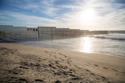 US_Mexico_Border_Fence_Imperial_Beach_6D2B4486