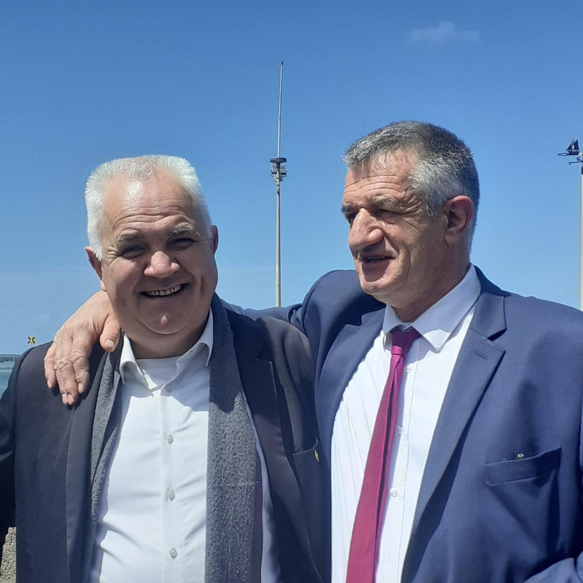 Guy Proteau, le maire de Bourcefranc-La Chapus et Jean Lassalle.