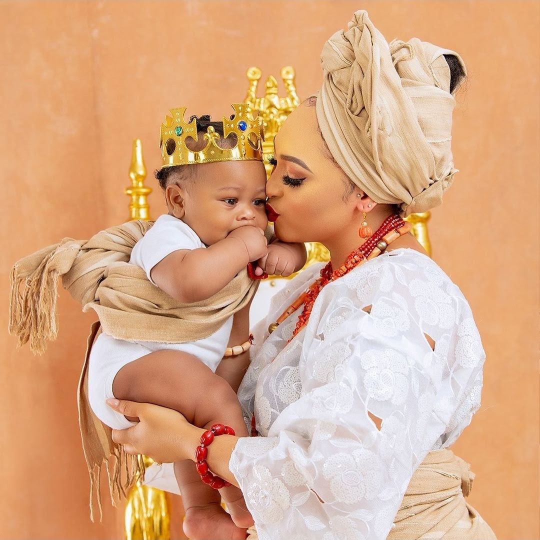 Olakunle Churchill and Rosy Meurer show their son