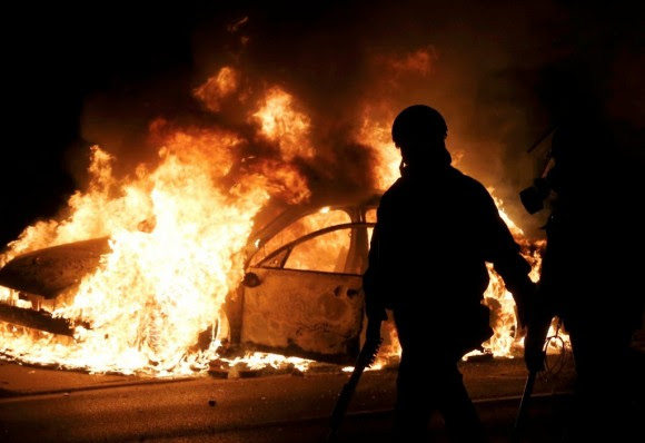 Estallan protestas en Ferguson17
