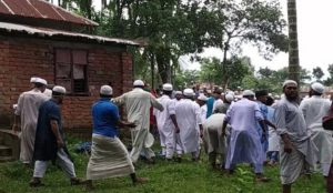 Bangladesh: Muslim mob vandalizes Ahmadi mosque, cops say mob is too large to oppose
