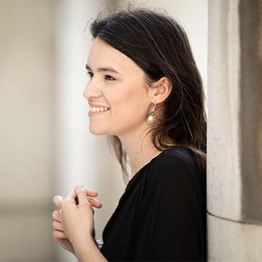 Helen Charlston © Benjamin Ealovega