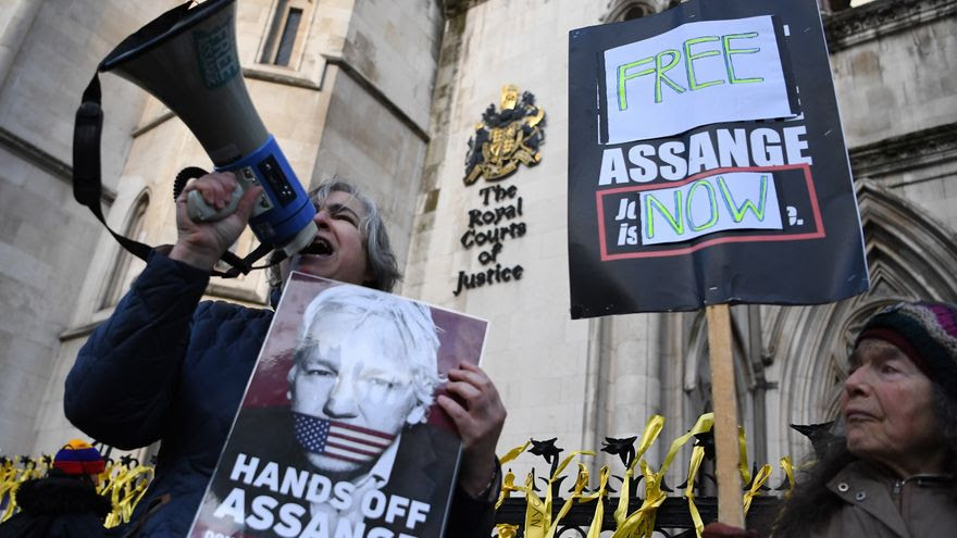 Assange, o cuando el crimen es señalar al criminal