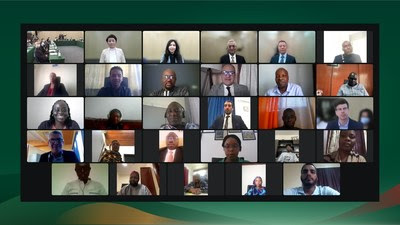 A group photo of media representatives. A group photo of media representatives.