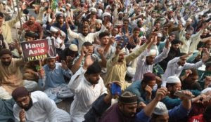 Pakistan: Christian woman imprisoned for years for blasphemy is acquitted, Muslims riot and call for her death