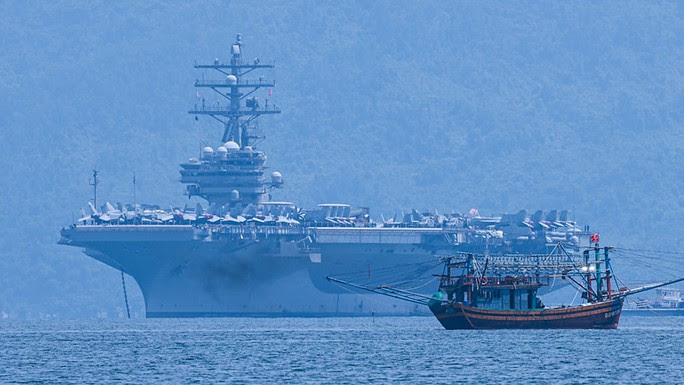 Nhóm tàu sân bay USS Ronald Reagan của Mỹ thăm Việt Nam - Ảnh 8. Nhóm tàu sân bay USS Ronald Reagan của Mỹ thăm Việt Nam - Ảnh 8.