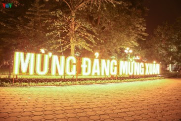 Khẩu hiệu "Mừng đảng, mừng xuân" trên đường phố VN. Nguồn: VTV