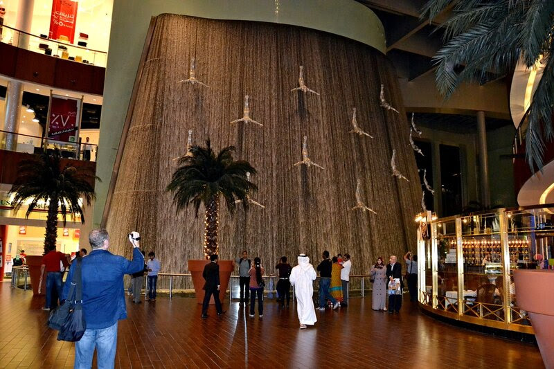 Водопад в центре «Дубай»