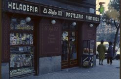 FOTOS | Madrid a través de los letreros de sus establecimientos: la memoria del patrimonio gráfico