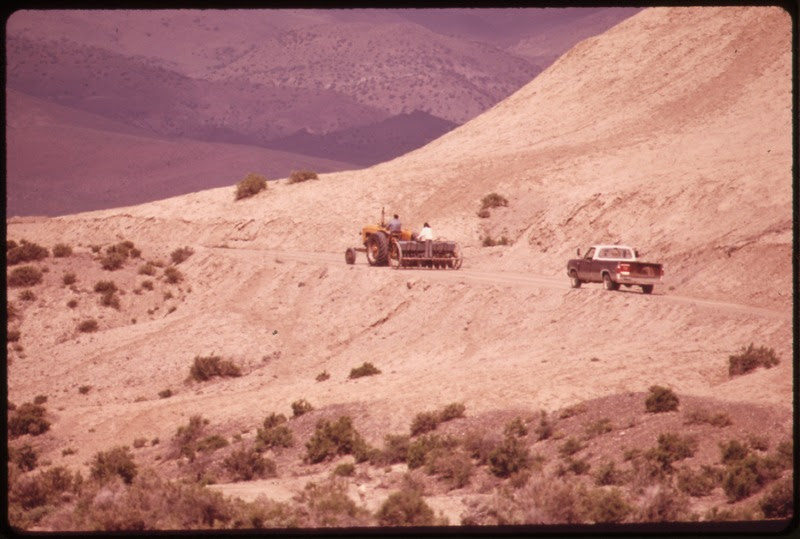File:BENTONITE FORMATION ALONG THE TRUCKEE RIVER NEAR WADSWORTH. BUDDY VIDOVICH, FARMER, ELECTRICIAN, AND FORMER PAIUTE... - NARA - 553662.tif