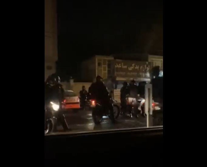 شاهد لحظة مقتل فتاة إيرانية برصاص الشرطة أثناء توثيقها لأحداث مظاهرات طهران