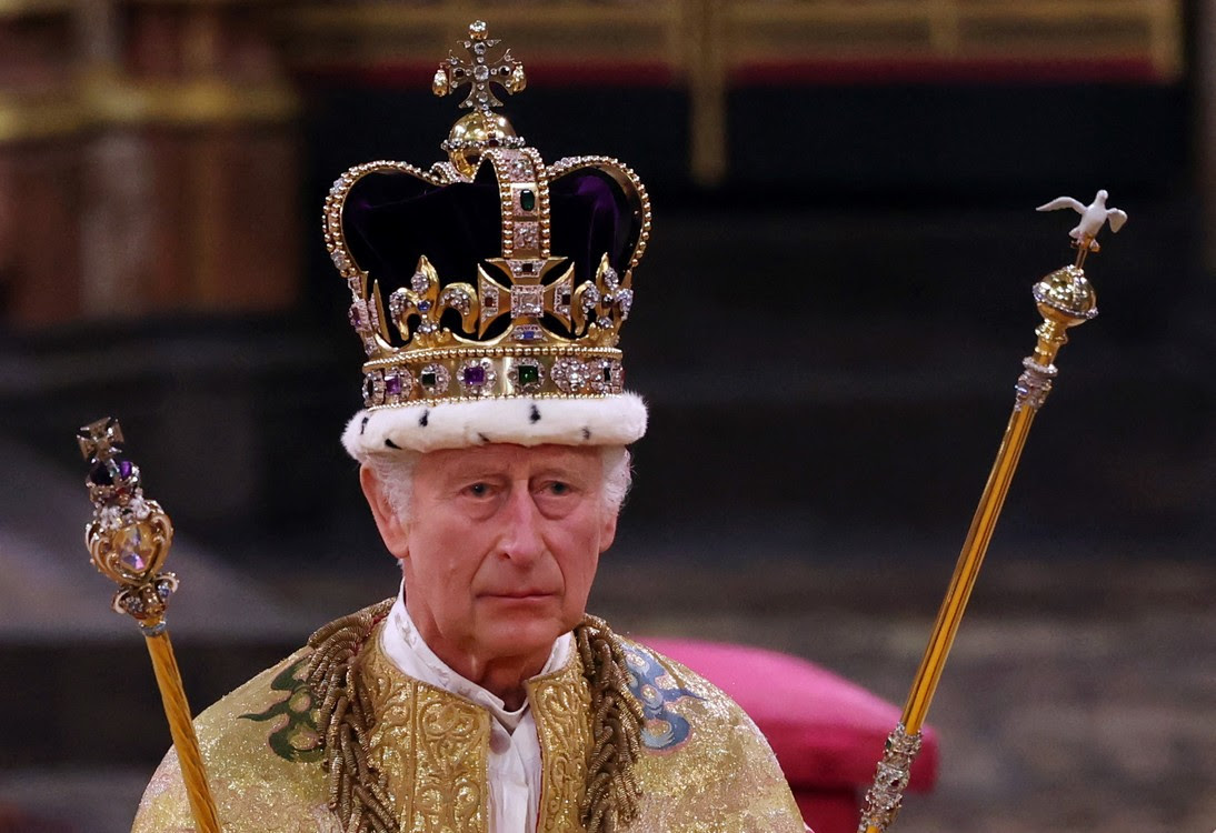 Vua Charles III của Vương quốc Anh đội Vương miện St Edward.  (Ảnh của Richard POHLE/POOL/AFP)