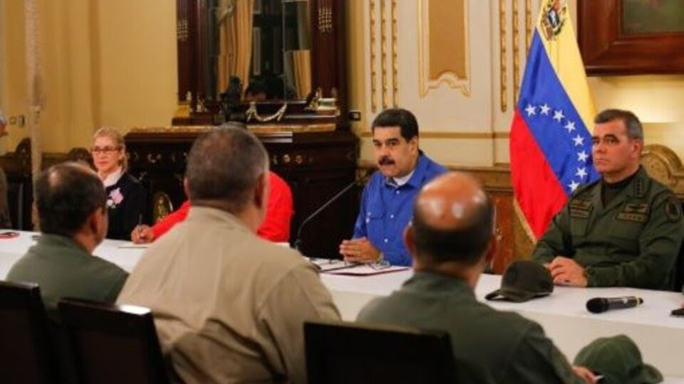 Nicolás Maduro junto a los mandos militares.