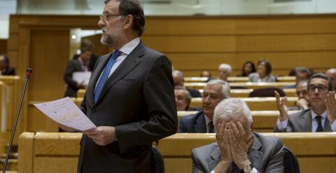 El presidente del Gobierno, Mariano Rajoy, en el Senado, junto al ministro de Exteriores, José Manuel Garcia-Margallo. REUTERS/Sergio Perez