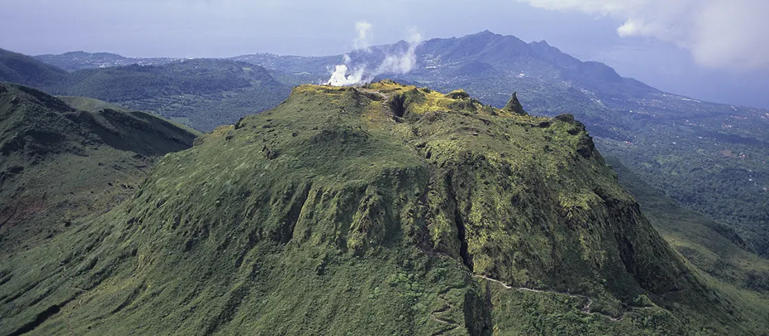 La Soufrière volcano towers 1467m above the Caribbean sea.