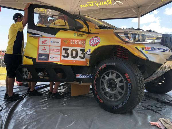 Toyota Hilux da X Rally Team é calçado pelos pneus BFGoodrich (Cleber Bernuci/P1 Media Relations)