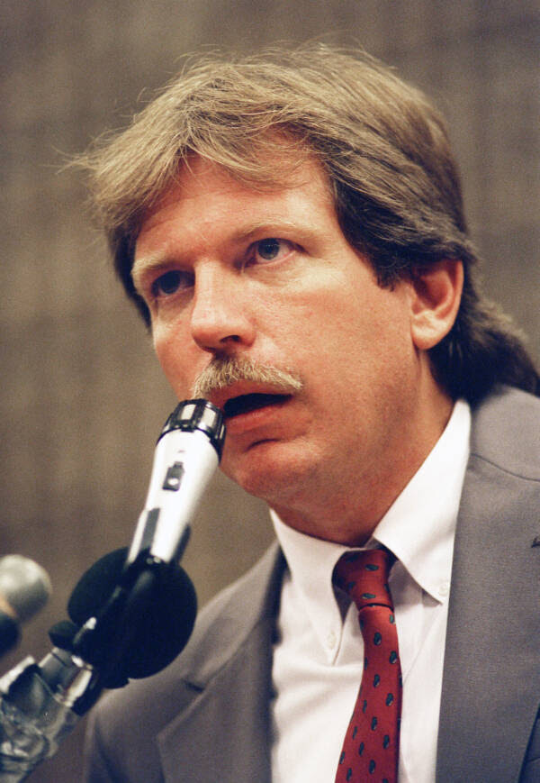 Gary Webb Speaks At A Congressional Conference