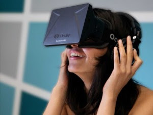 Equipo de Realidad Virtual Oculus Rift. Mark Zuckerberg, el director ejecutivo de Facebook reveló en una entrevista con ArsTechnica que su precio de venta será el mínimo posible, incluso al costo de fabricación si fuera necesario. La versión para desarrolladores cuesta unos $350 dólares.