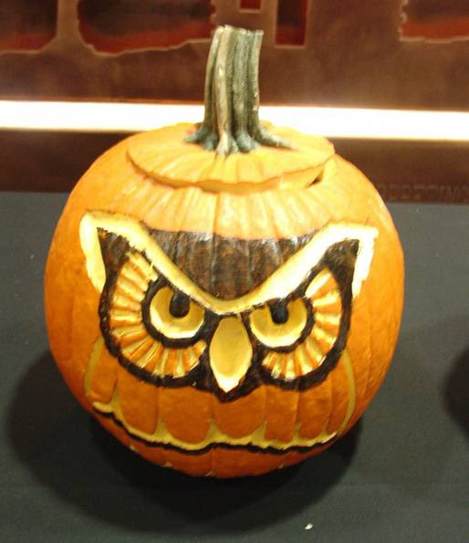 http://www.funandfrugal.com/wp-content/uploads/2009/10/Pumpkin-Carving-Cont-at-Museum-Center-887x1024.jpg