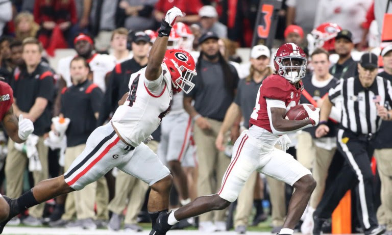 Agiye Hall (#84) with a catch and run for Alabama versus Georgia in 2022 CFP National Championship Game