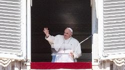 I saluti del Papa nel dopo Angelus