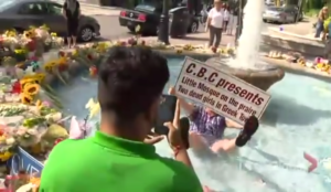 Toronto: Man shoved into fountain for protesting Islam; police watch and make no arrests