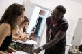 Abraço Cultural abre inscrições para cursos de idiomas com refugiados