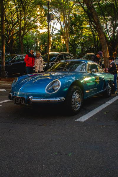 Encontro de clássicos no Boulevard Iguatemi São Paulo antes da largada (Breno Guazzi)