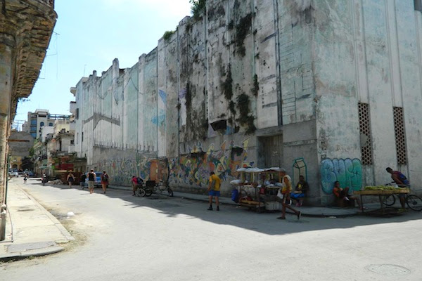 Abandono del Teatro Musical de La Habana