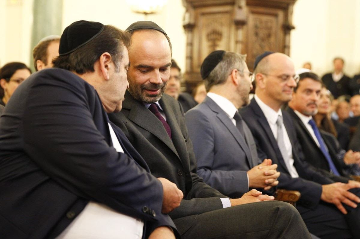 Nouvel An juif : le 1er Ministre Edouard Philippe et le Ministre de  l'Education Nationale Jean-Michel Blanquer, à la synagogue et kippa sur la  tête pour annoncer un énième plan de lutte