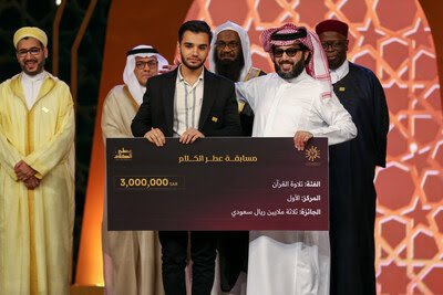 Turki Alalshikh, Chariman of Saudi General Entertaniment Authority, awards the Iranian contestant Younes Shahmradi 800,000$ for winning first place in the Quran track of Otr Elkalam competition Turki Alalshikh, Chariman of Saudi General Entertaniment Authority, awards the Iranian contestant Younes Shahmradi 800,000$ for winning first place in the Quran track of Otr Elkalam competition