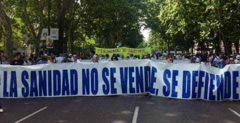 Pancarta en la manifestación de la marea blanca./ Foto vía Twitter @ramonblanco