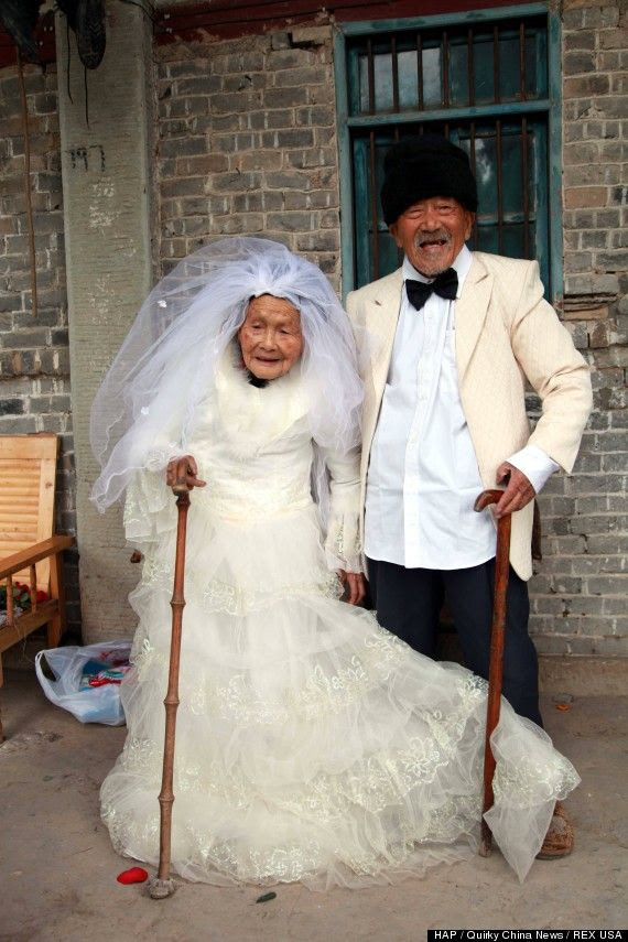 this couple - who are 101 and 103 years old- finally had wedding photos taken after 88 years of marriage: 