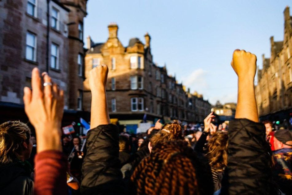 Over a hundred thousand people gathered in the streets of Glasgow for the Global Day of Action. Photograph by Oliver Kornblihtt (Mídia NINJA).