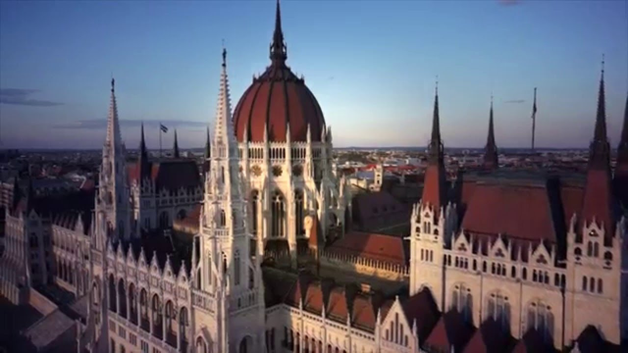 Megduplázza a Fidesz a parlamenti fizetéseket, de csak azokat