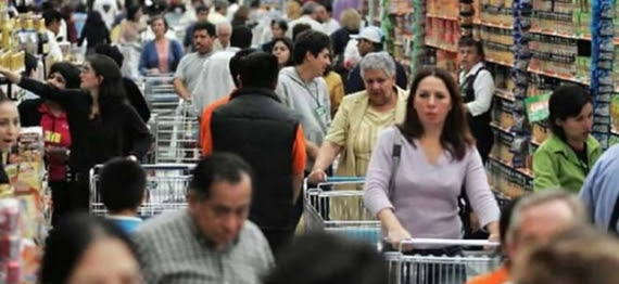 Intenção de consumo das famílias cai 1,9% em abril