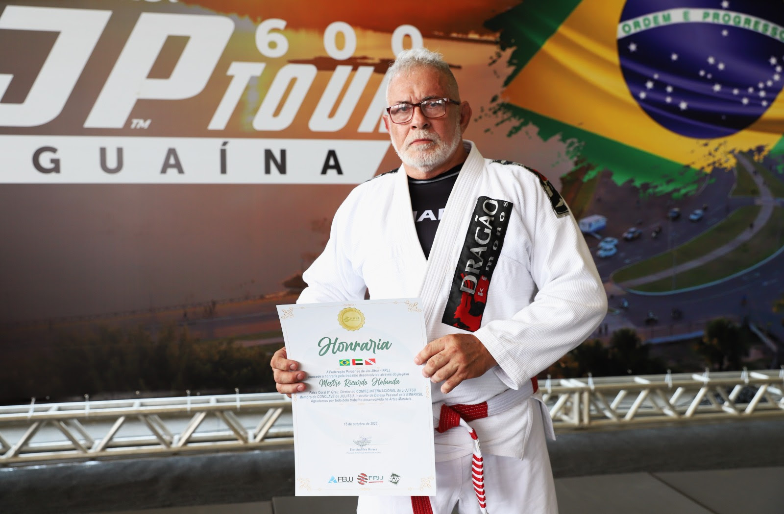 “O jiu-jítsu, é uma escola para a vida, porque é no tatame que conseguimos transformar pessoas”, destacou o mestre Ricardo Holanda, 68 anos, que foi homenageado