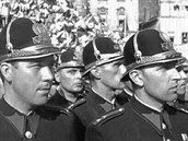 Pražští policisté po osvobození v květnu 1945 při příjezdu prezidenta Edvarda...